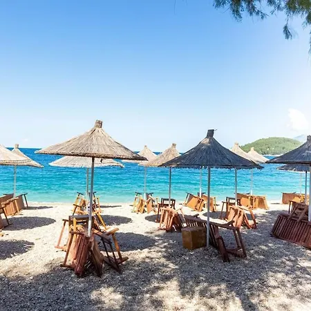 Potam'sea Bliss 33- Front, Sun Beds & Parking *