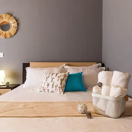 Potam'sea Bliss 33- Front, Sun Beds & Parking ヒマラ