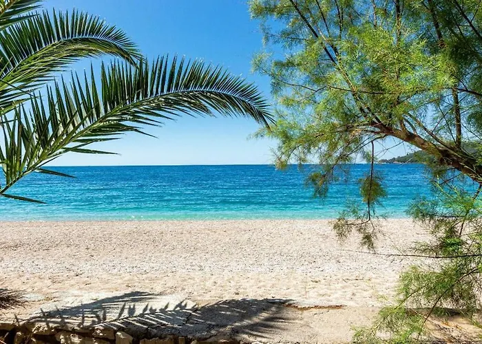 Potam'sea Bliss 33- Front, Sun Beds & Parking 希马拉